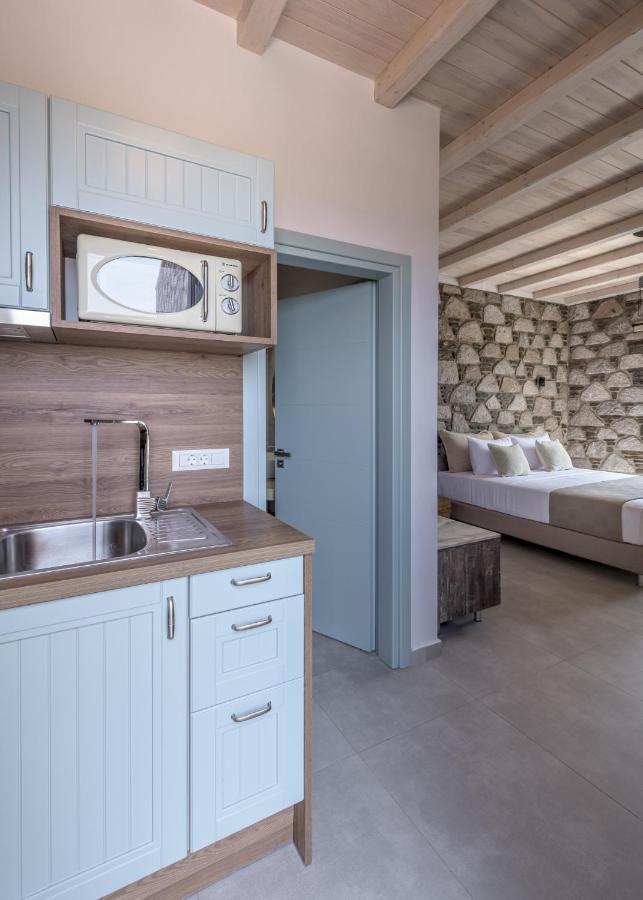 Thea Sunset Suites Mytakas Екстериор снимка
