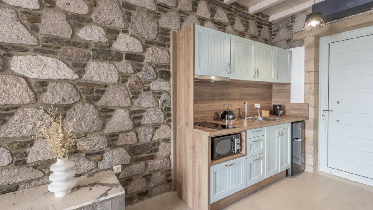 Thea Sunset Suites Mytakas Екстериор снимка