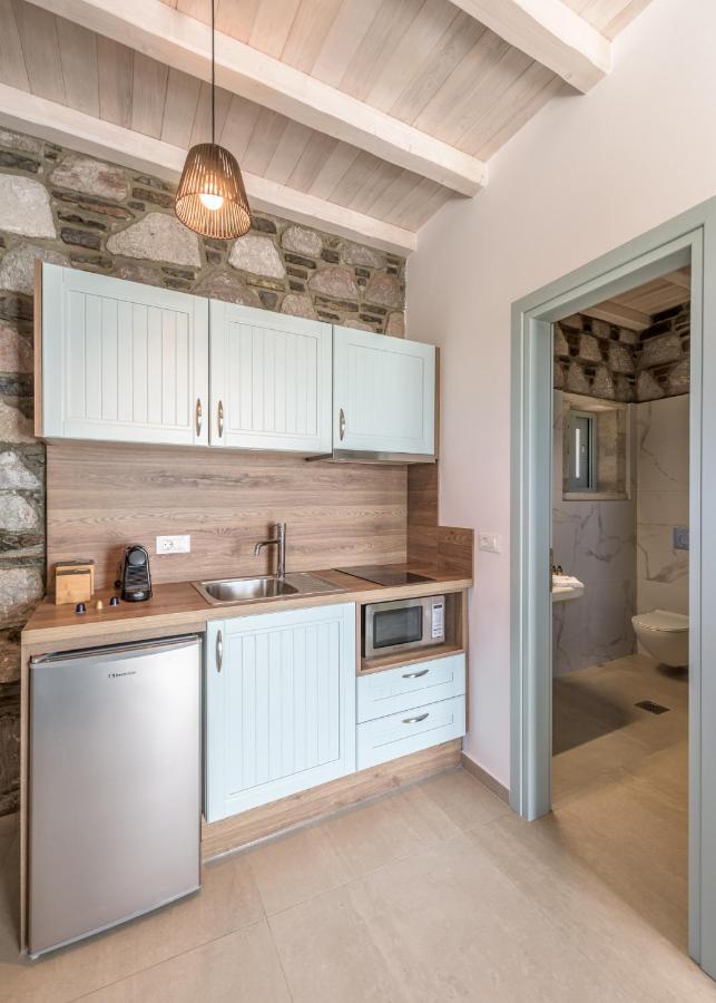 Thea Sunset Suites Mytakas Екстериор снимка